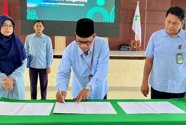 Thumbnail for PELANTIKAN DAN PENGAMBILAN SUMPAH JABATAN PENGELOLA DI LINGKUNGAN POLTEKKES KEMENKES ACEH